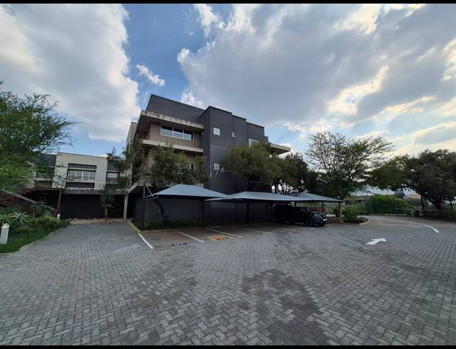 7,296M² OFFICE FOR SALE IN LONGMEADOW